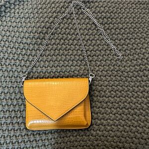 New Melie Bianco cross body , great color amd quality!
